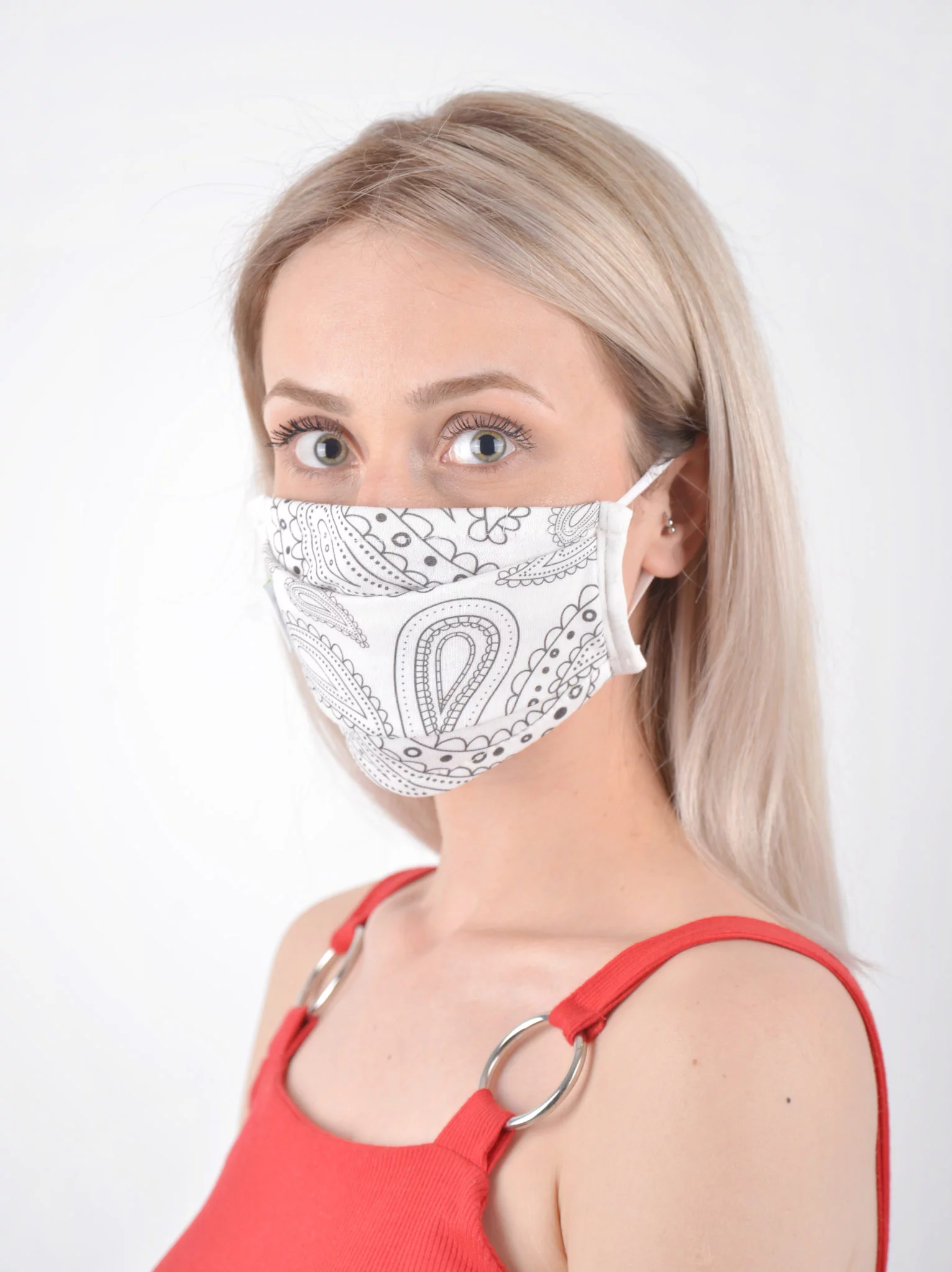 Recherche : le coronavirus ne peut pas tenir sur le tissu en coton et les gants